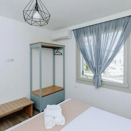 Ilios House Apartman *